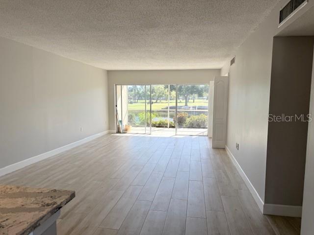 Building Photo - 7351 W Country Club Dr N