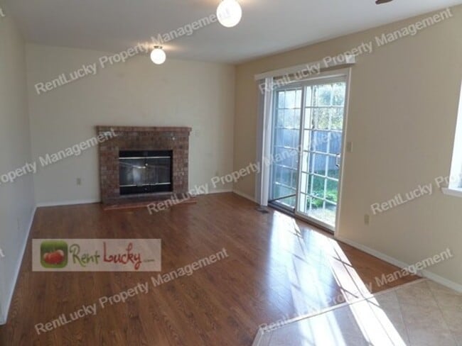Building Photo - Beautiful 3-Bedroom Home in Sought-After F...