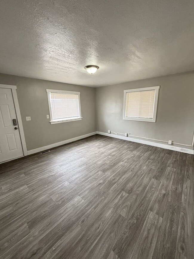 Building Photo - Beautiful 3 Bed 2 Bath Rental in Clearfiel...