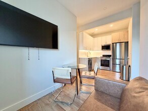 Building Photo - Nice room in a good neighborhood
