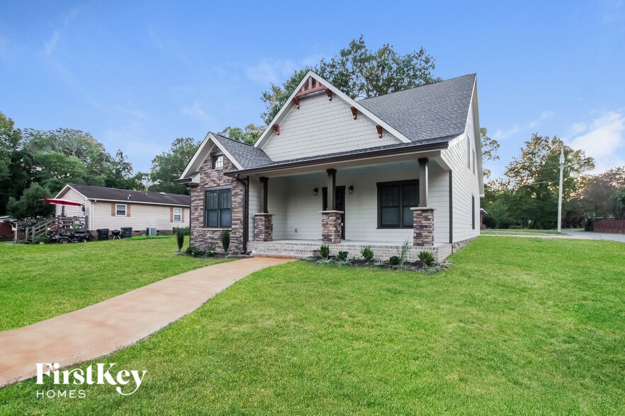 Building Photo - 300 S Crawford St