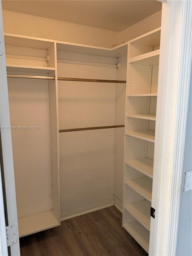 Building Photo - 2927 SW 18th Terrace