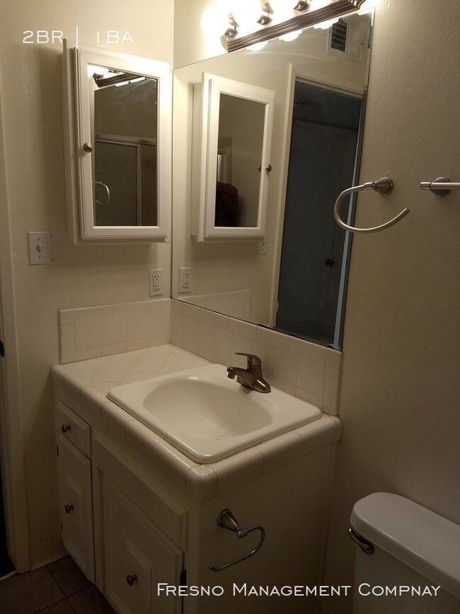 Building Photo - 2 bedroom in Fresno CA 93726