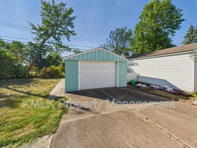 Building Photo - 316 Lynn Dr