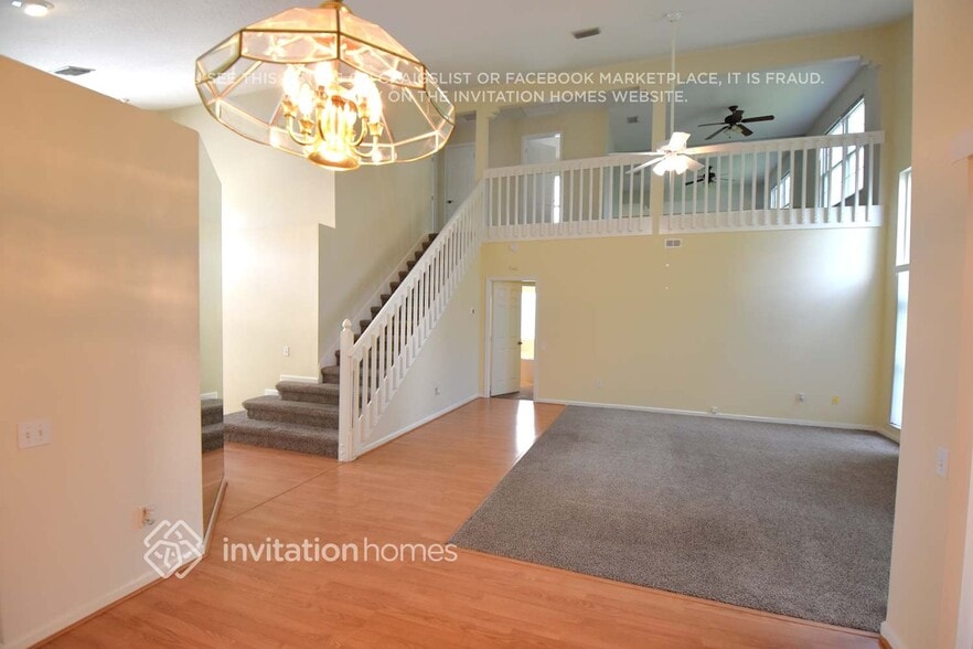 Building Photo - 3419 Santa Monica Dr