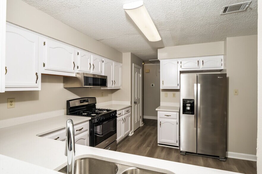 Building Photo - 6643 Collins Way Dr