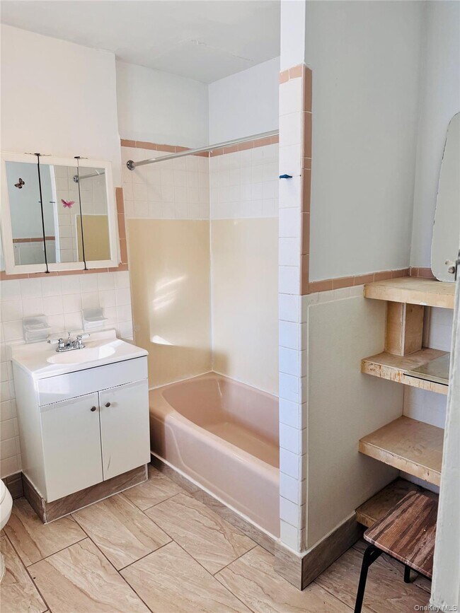 Building Photo - 121 Linden St