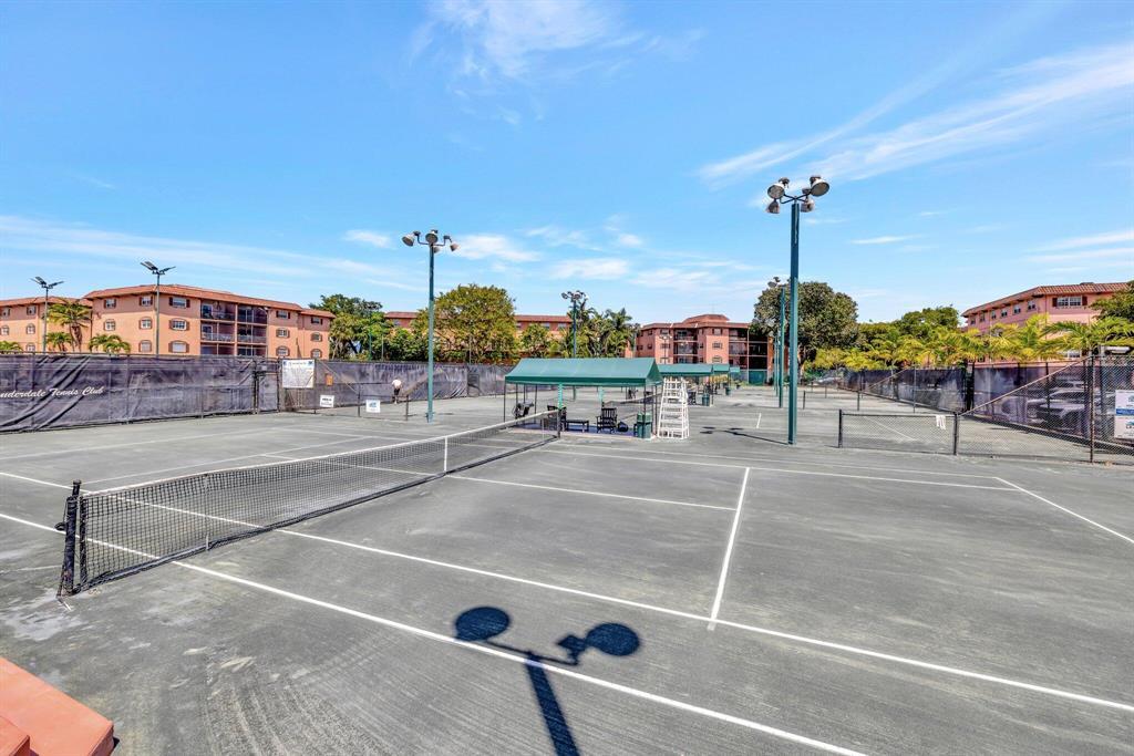 Building Photo - 640 Tennis Club Dr