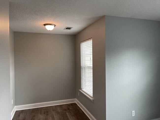 Building Photo - 273 Vining Way