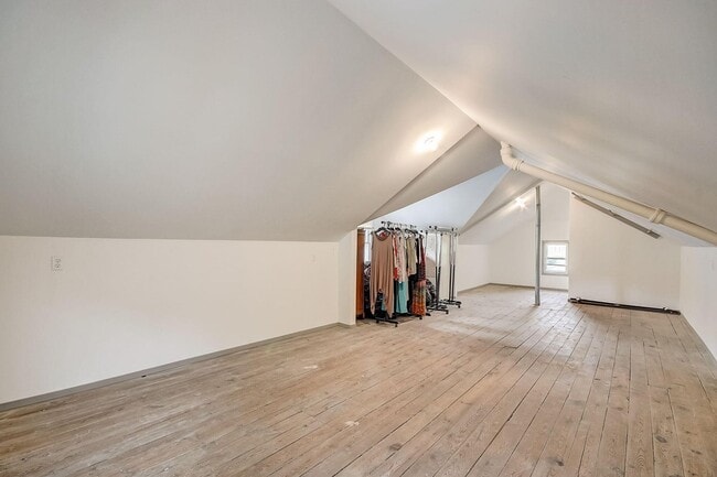 Building Photo - 2006 Grand Ave