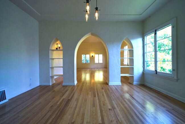 Building Photo - 415 N Ogden Dr