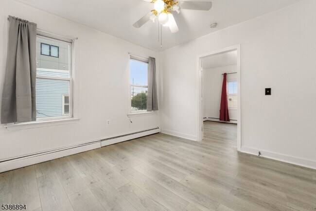 Building Photo - 221 Quincy Ave