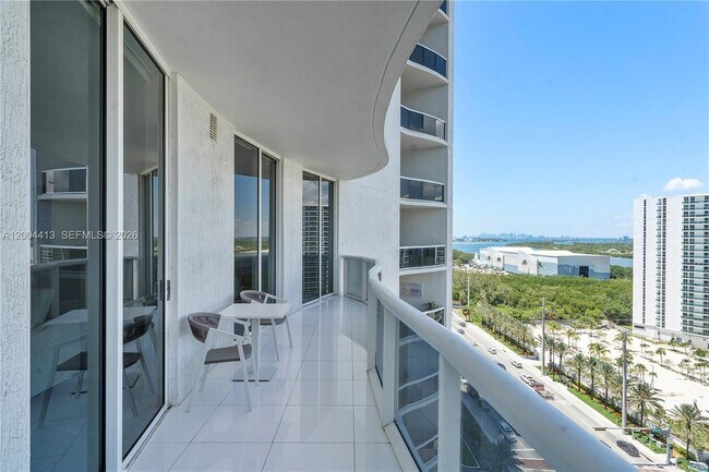 Building Photo - 15811 Collins Ave