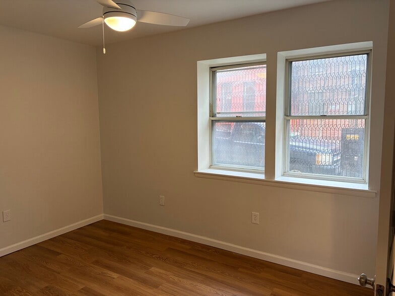 Building Photo - 15 E Read St