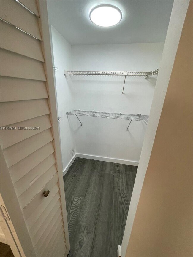 Building Photo - 7800 S Colony Cir