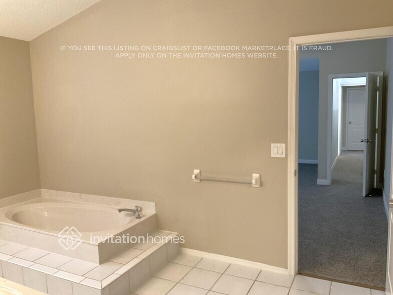 Building Photo - 3733 Lancewood Dr