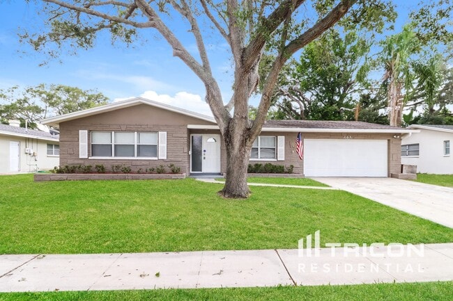 Primary Photo - 730 College Hill Dr