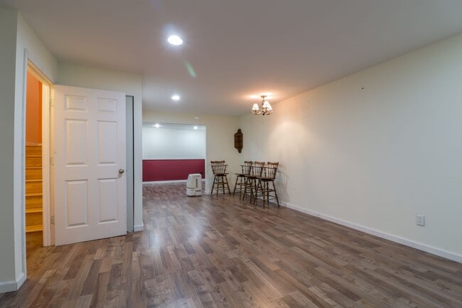 Building Photo - Montgomery- Nova