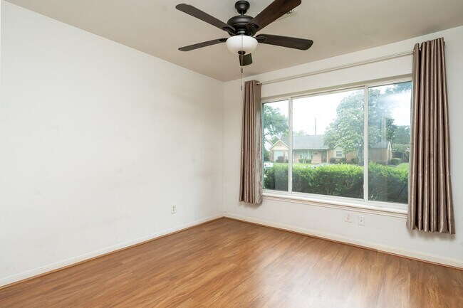 Building Photo - 8819 Hazen St