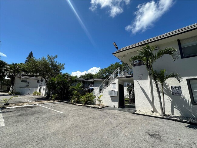 Building Photo - 1413 N Dixie Hwy