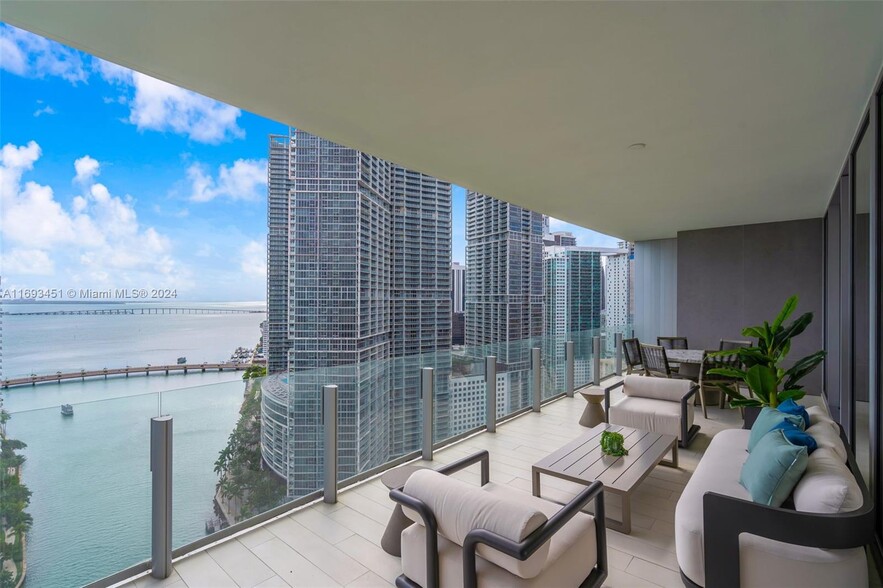 Building Photo - 300 Biscayne Boulevard Way