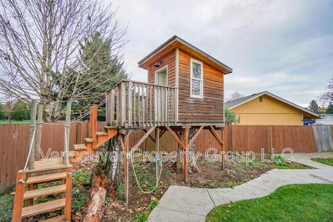 Building Photo - 3211 NE 62nd Ave