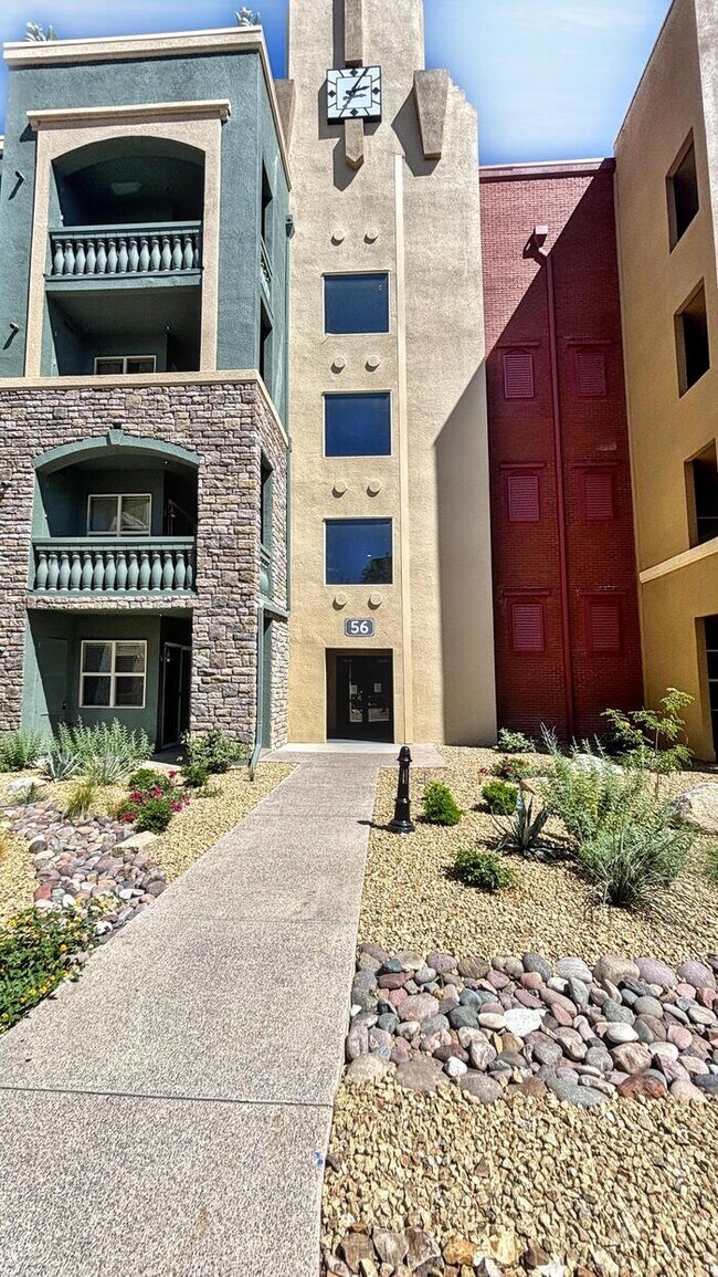 Building Photo - Lovely 2-Bedroom Condo with Convenient Acc...