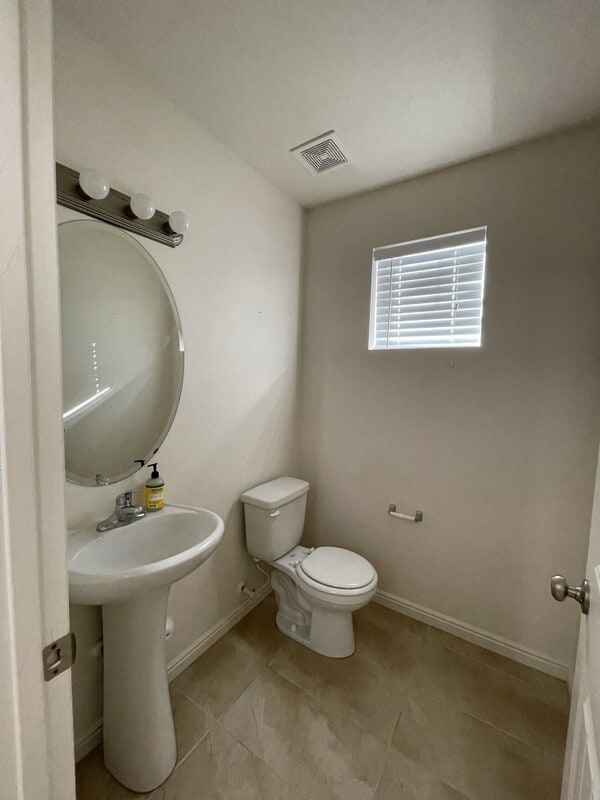 Building Photo - 1118 Stonehaven Dr