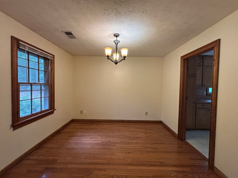Dining room - 705 Alcovy Forest Dr