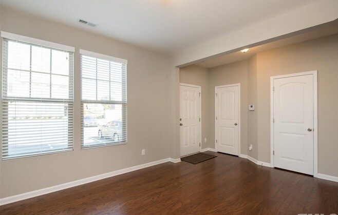 Building Photo - 4438 Hillsgrove Rd