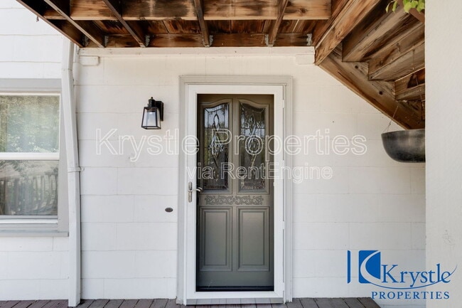 Building Photo - 1322 Wanda St