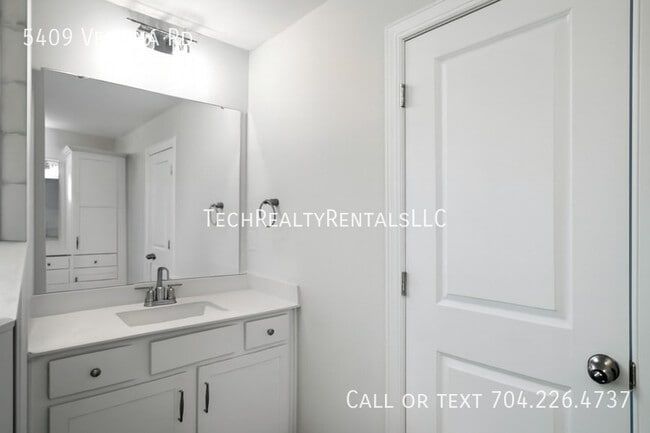 Building Photo - 5409 Verona Rd