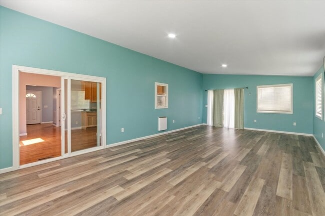 Building Photo - In Town Near The Bike Path