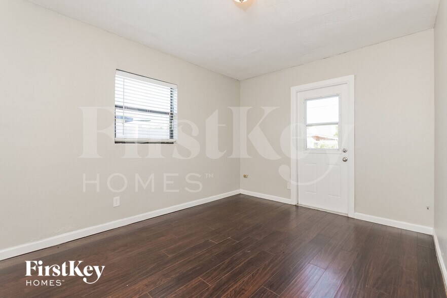 Building Photo - 7706 Aviano Ave