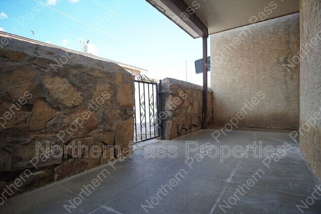 Building Photo - 1587 Bengal Dr