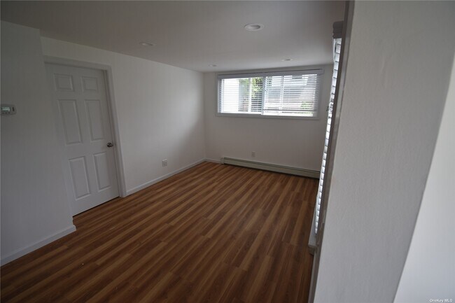 Building Photo - 248 Oak St