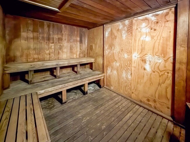 Building Photo - Beautiful High-Floor 1 Bedroom in Waikiki ...