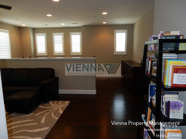 Building Photo - 5635 Saratoga Cir