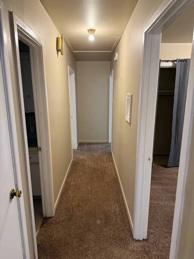 Building Photo - 910 W Lennon Dr