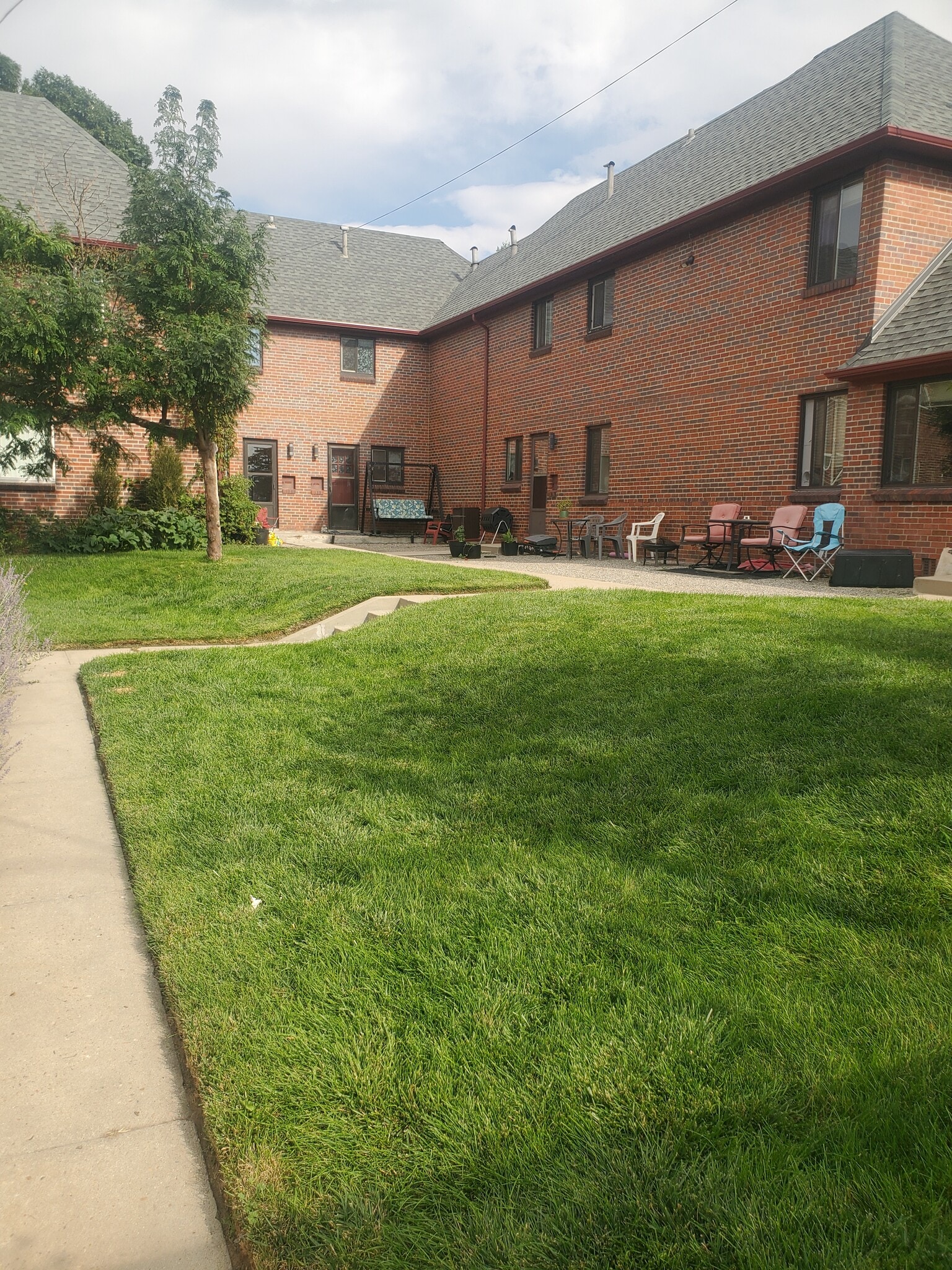 courtyard - 3335 N Harrison St