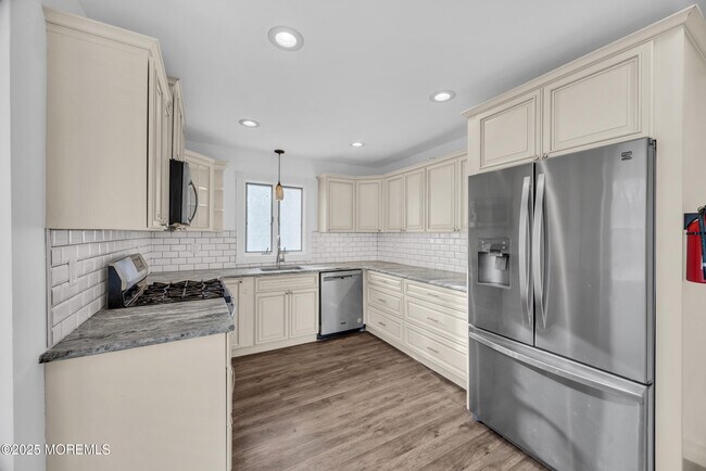 Building Photo - 107 Old Bridge Dr