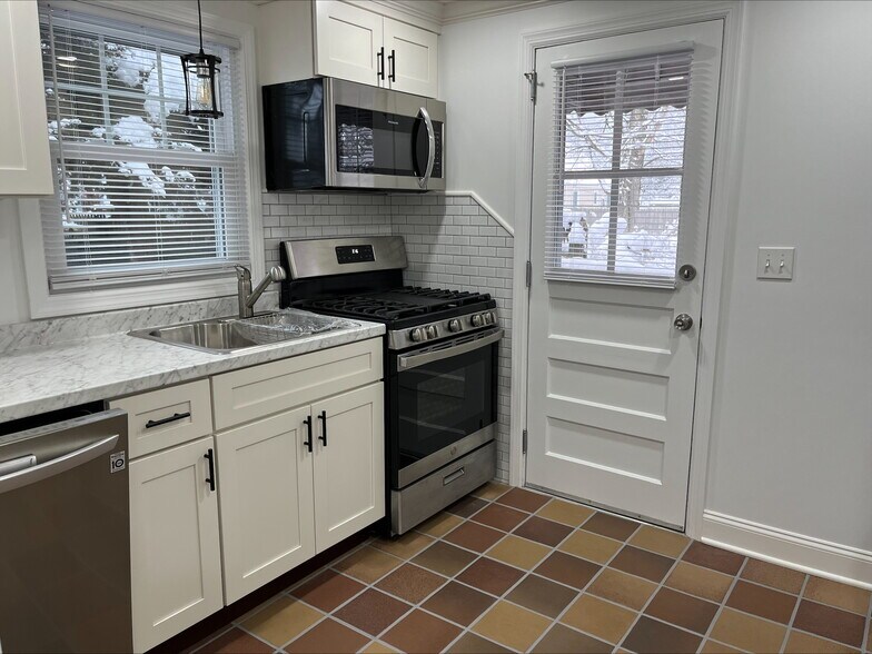 Building Photo - 26 Marvin St