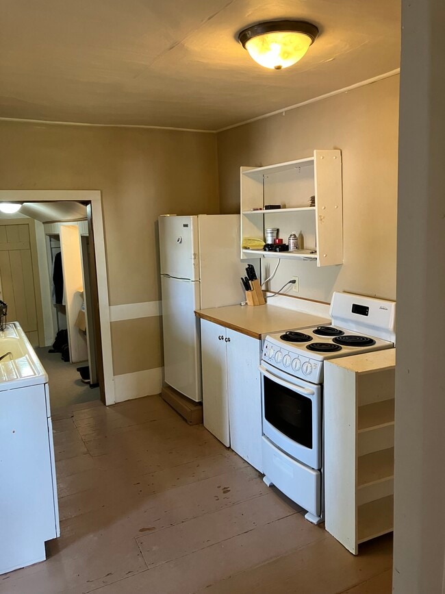 Kitchen appliances - N8129 Franklin Rd