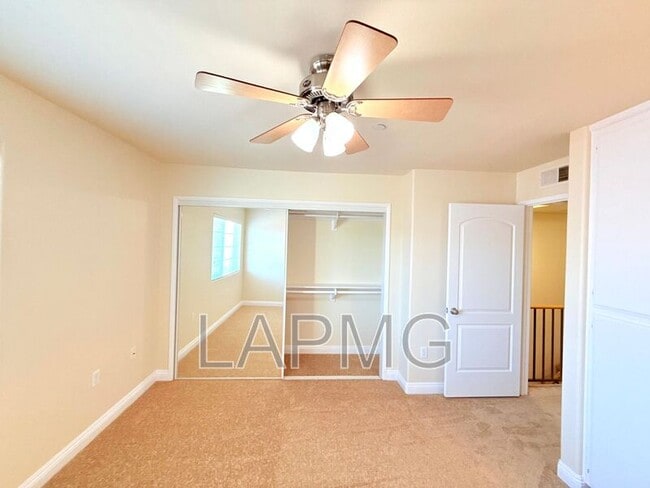 Building Photo - 12217 Moorpark St