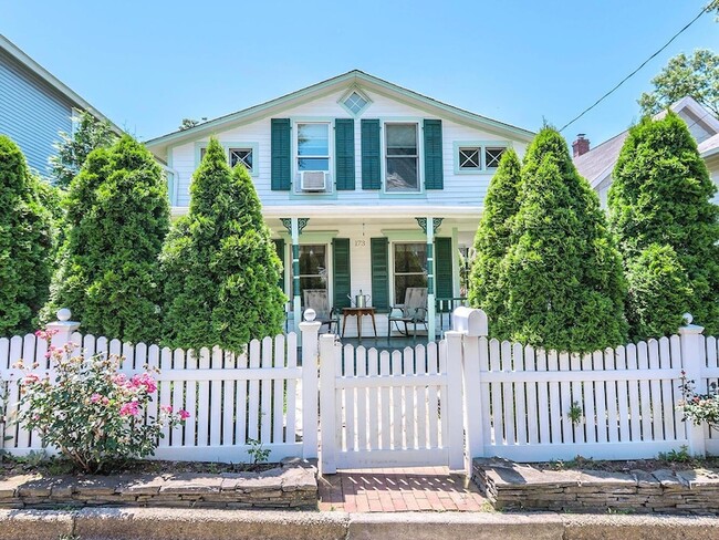 Primary Photo - 173 14th Ave