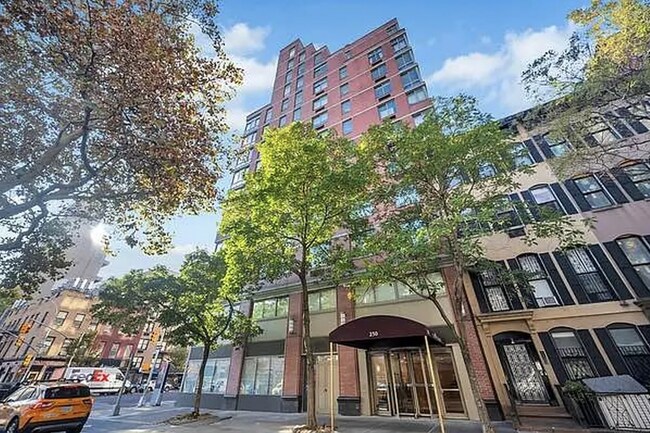 Building Photo - 250 E 30th St