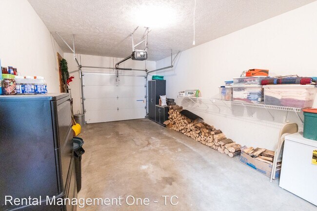 Building Photo - 2 br, 2 bath House - 6311 Ridge Drive, #23