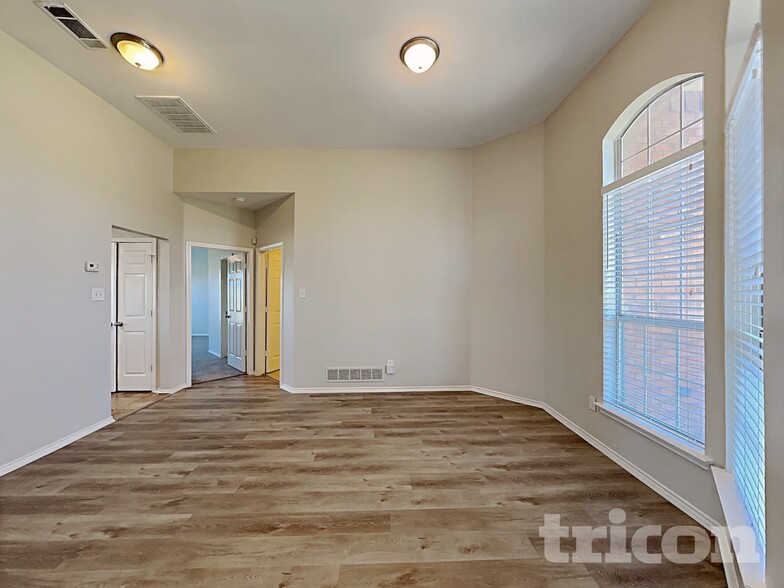 Building Photo - 1081 Treehouse Ln