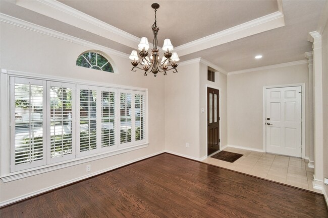 Building Photo - 1506 Forest Home Dr