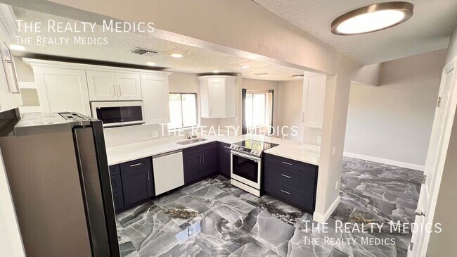 Building Photo - 430 Red Coat Ln